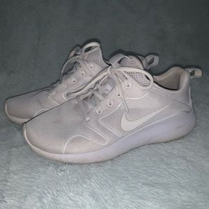 SOLD Nike tennis shoes